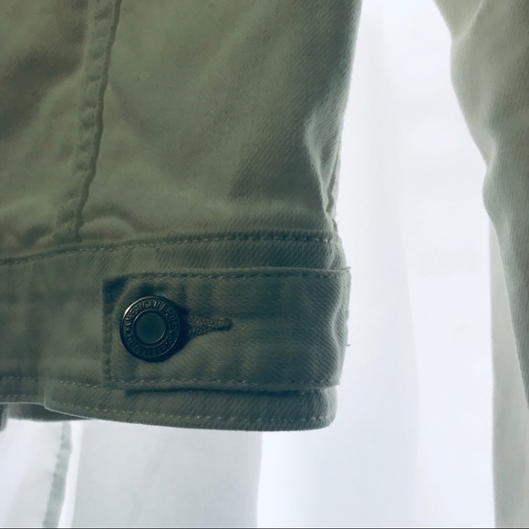 American Eagle White Jean Jacket - Picture 5 of 5